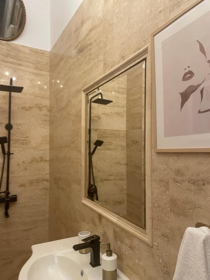 דירות קלוז'-נאפוקה Littleparis מראה חיצוני תמונה